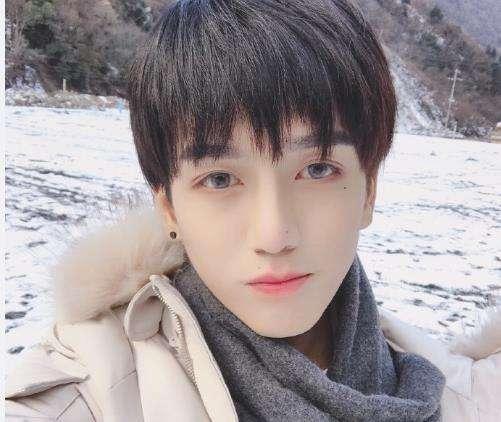 罗西网红抖音,揭秘网红背后的生活与魅力