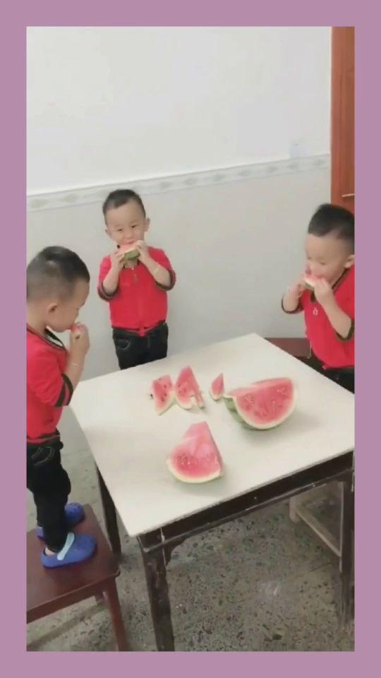 吃瓜视频三胞胎,欢乐多多的成长故事